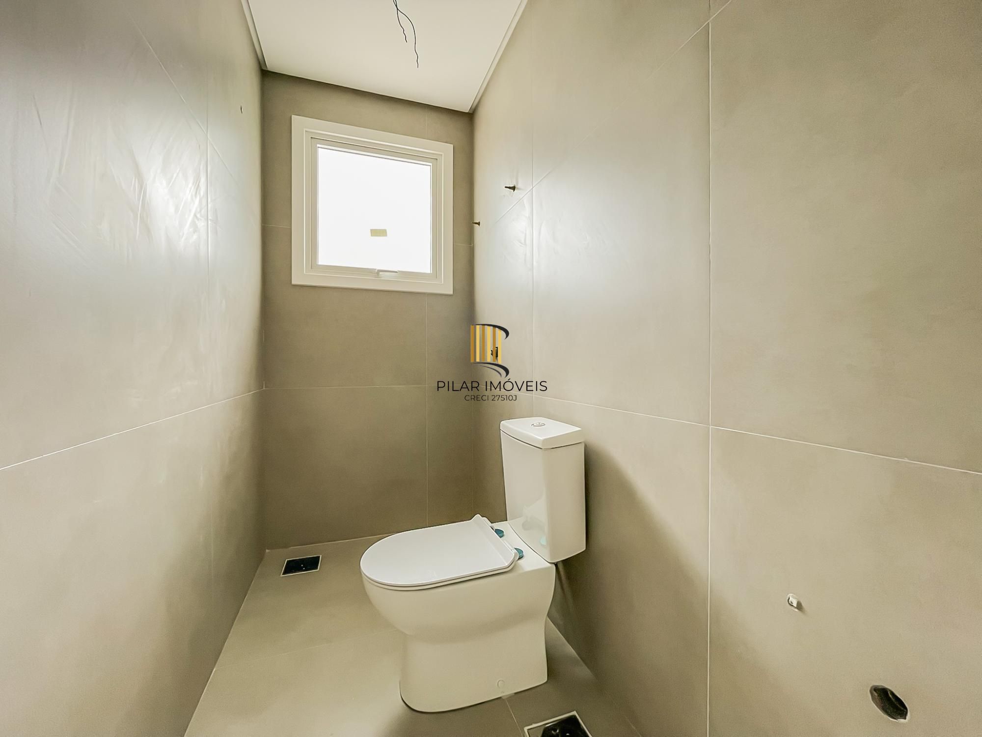 No Mirante do Lago, excelente residência com 3 suítes