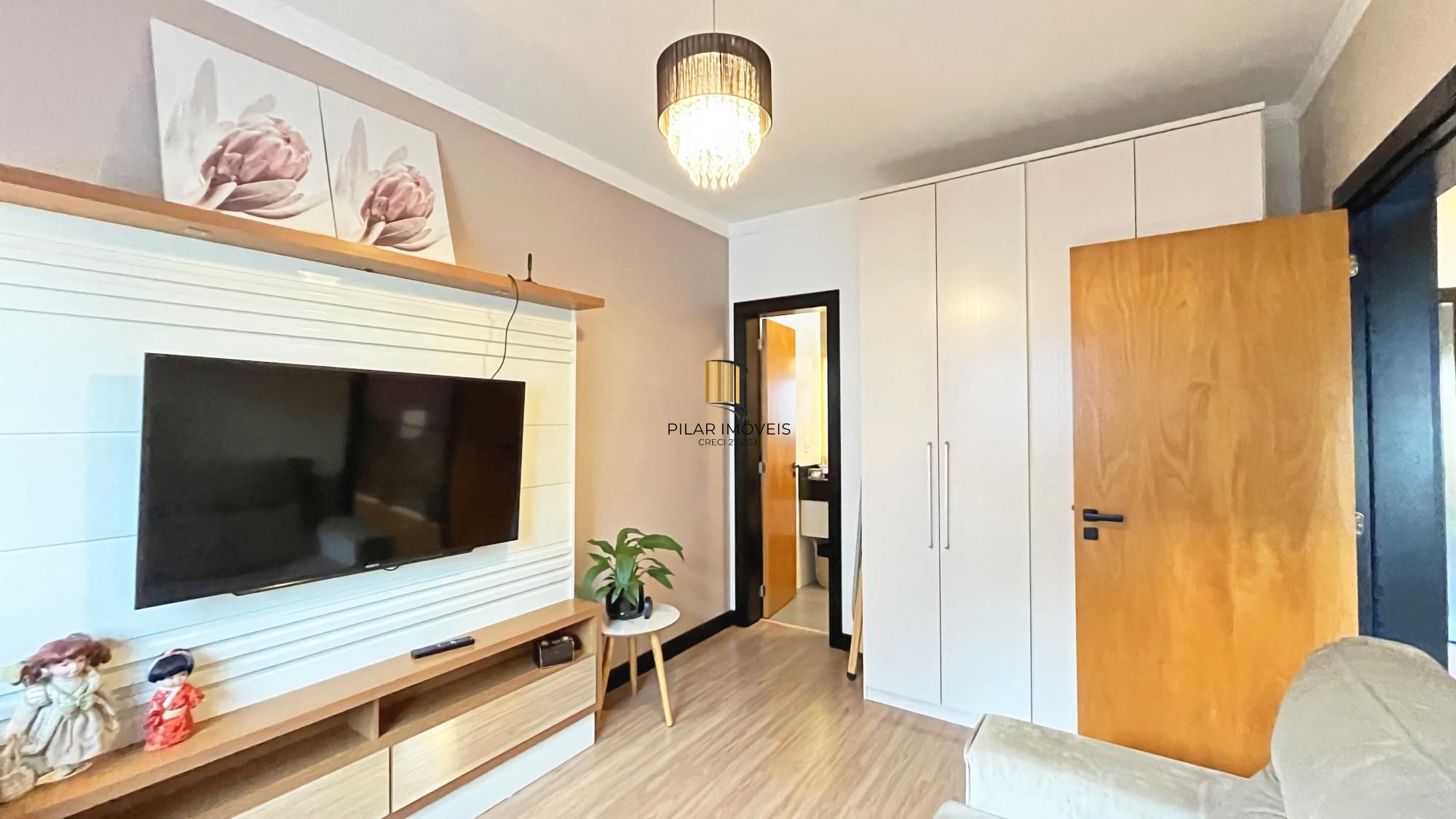 Casa à venda com 174m², 3 dormitórios, 3 suítes, 2 vagas, no bairro Hípica em Porto Alegre