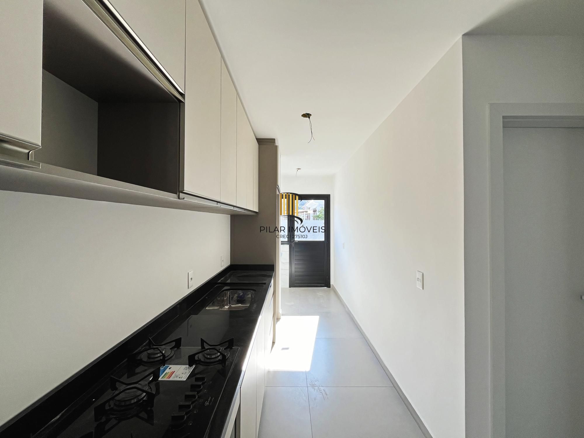 Belíssima Residência com 2 dormitórios, 2 vagas , cozinha mobiliada