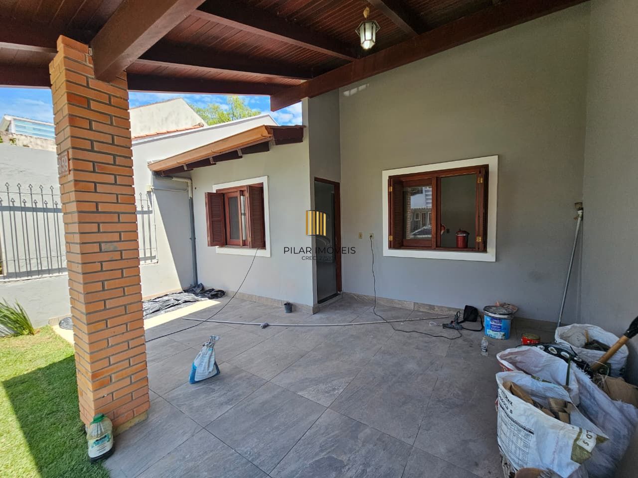 Casa 3 dormitórios no bairro Hípica