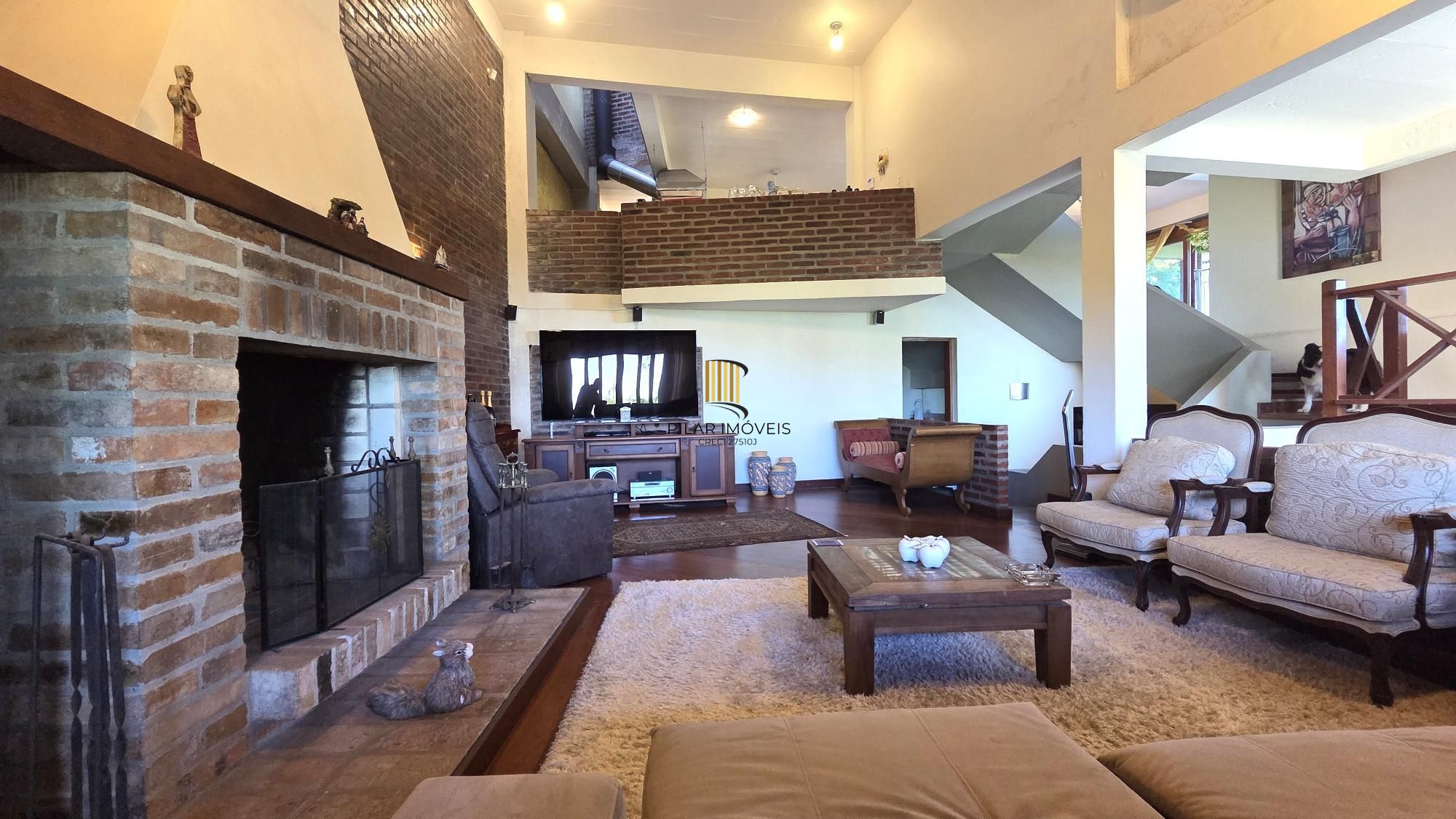 Belíssima residência com 4 dormitórios, 2 suítes com closet e vista deslumbrante para o Guaíba.