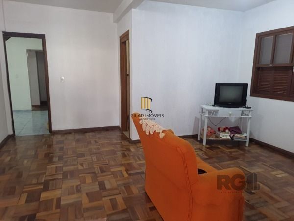 Casa em Porto Alegre, no bairro Vila Nova, com 4 dormitório(s), e 4 banheiros, à venda.