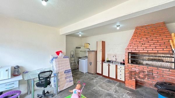 Casa em Porto Alegre, no bairro Aberta dos Morros, com 3 dormitório(s), à venda.