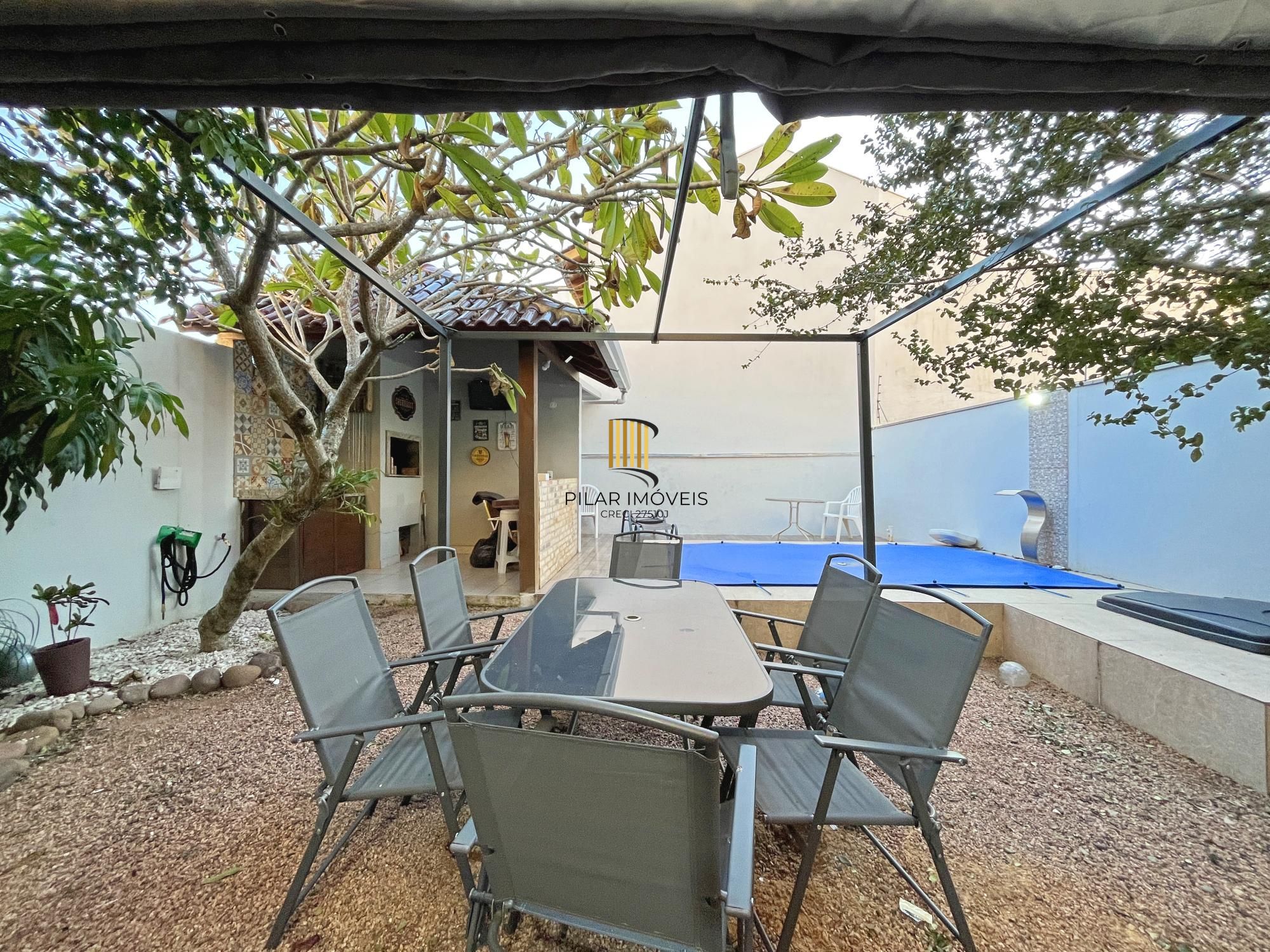 Casa para Venda - 270m², 3 dormitórios, sendo 1 suites, 2 vagas - Guarujá
