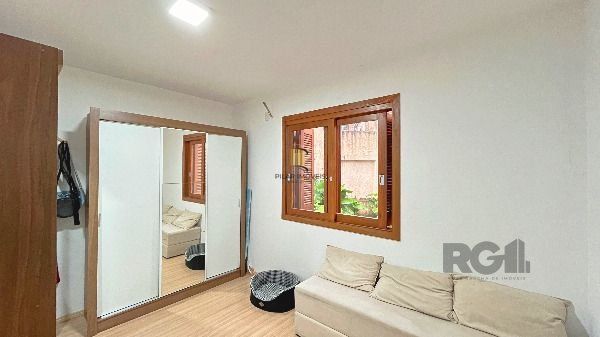 Casa Condominio em Porto Alegre, no bairro Teresópolis, com 2 dormitório(s), e 2 banheiros, à venda.