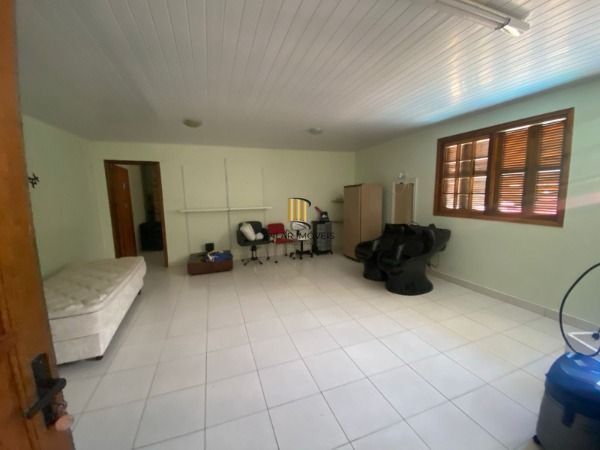 Casa para Venda - 300m², 2 dormitórios, sendo 1 suites, 2 vagas - Urubatã
