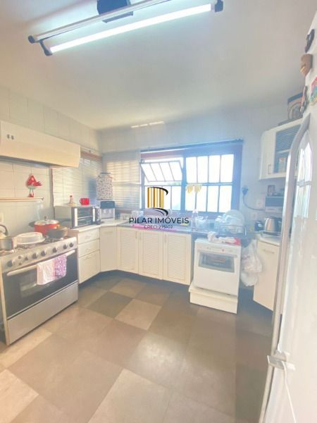 Casa para Venda - 301m², 4 dormitórios, sendo 1 suites, 2 vagas - Bom Jesus