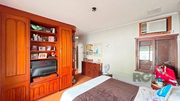 Casa para Venda - 320m², 5 dormitórios, sendo 3 suites, 8 vagas - Ipanema