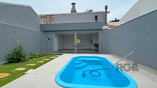 Casa em Porto Alegre, no bairro Ipanema, com 3 dormitório(s), à venda.