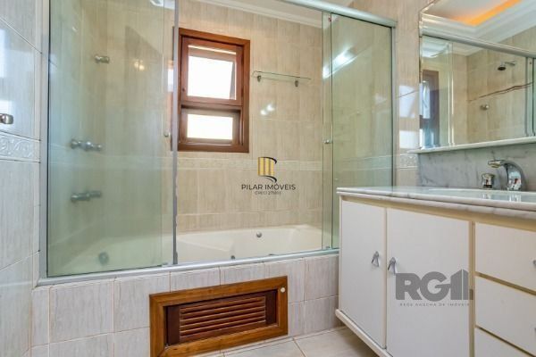 Casa Condominio em Porto Alegre, no bairro Jardim Isabel, com 3 dormitório(s), à venda.