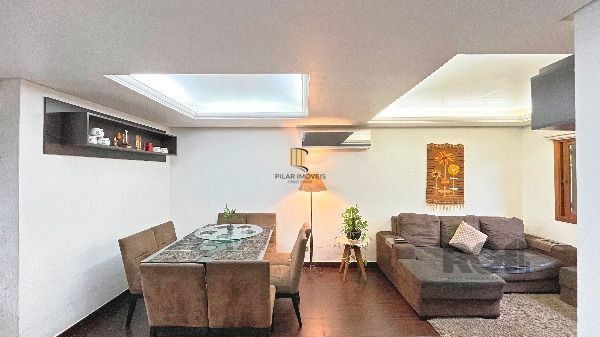 Casa em Porto Alegre, no bairro Hípica, com 3 dormitório(s), e 3 banheiros, à venda.
