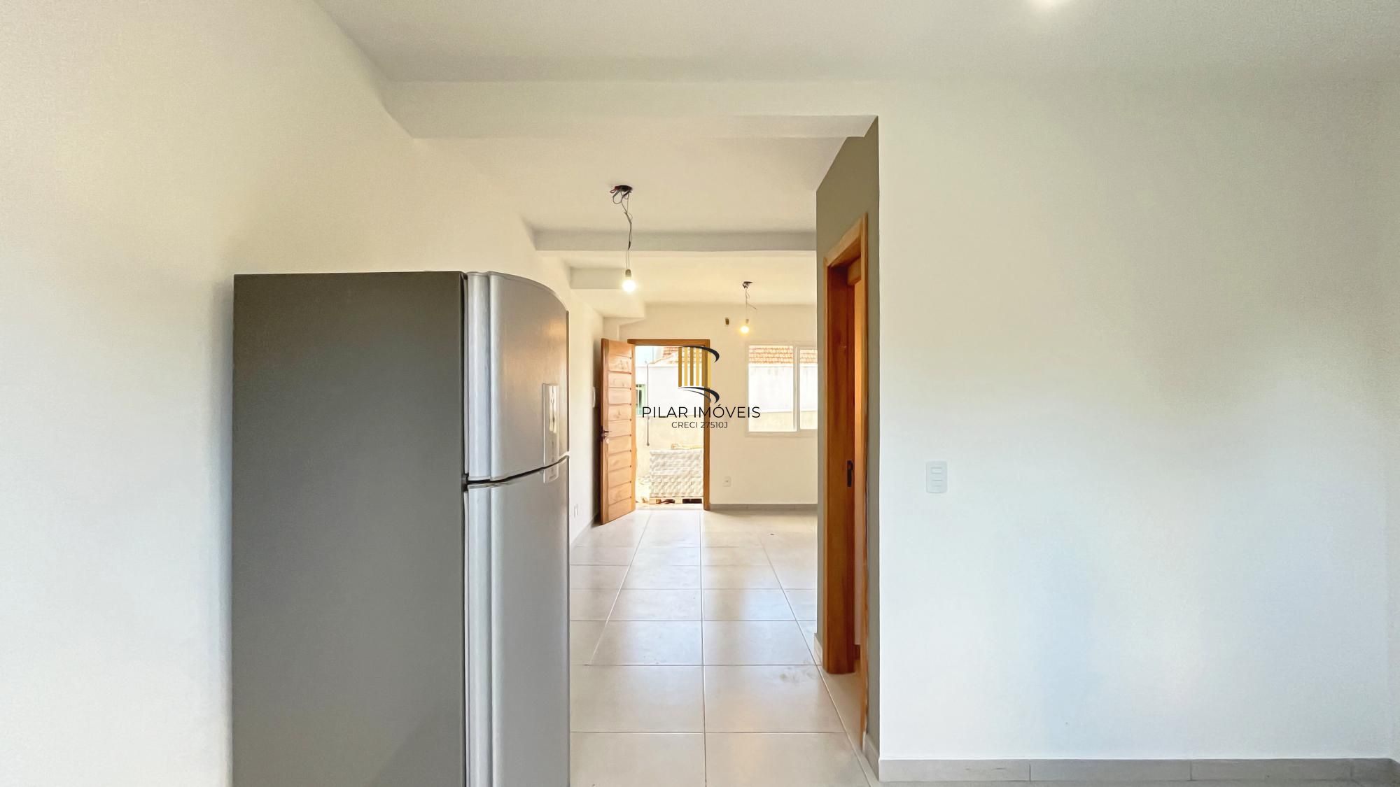 Casa Condominio em Porto Alegre, no bairro Vila Nova, com 2 dormitório(s), e 2 banheiros, à venda.