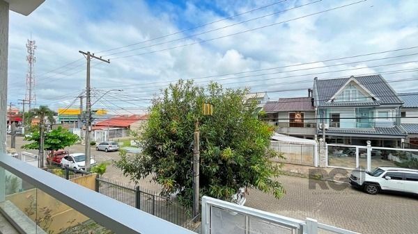 Casa em Porto Alegre, no bairro Hípica, com 3 dormitório(s), e 3 banheiros, à venda.
