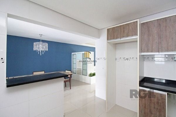 Casa em Porto Alegre, no bairro Hípica, com 3 dormitório(s), e 3 banheiros, à venda.