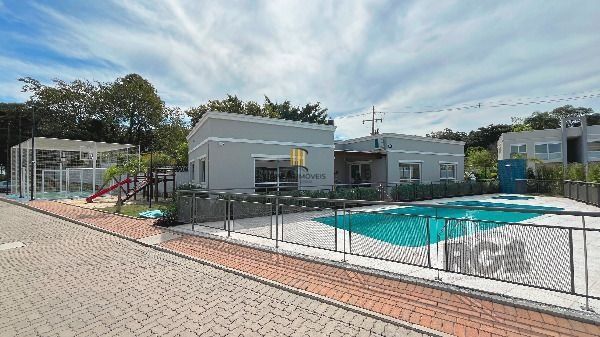 Casa em Porto Alegre, no bairro Vila Nova, com 2 dormitório(s), e 2 banheiros, à venda.