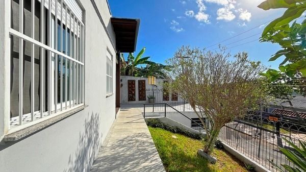 Casa Condominio em Porto Alegre, no bairro Santa Tereza, com 3 dormitório(s), e 3 banheiros, à venda.