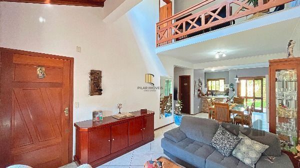 Casa em Porto Alegre, no bairro Hípica, com 3 dormitório(s), e 2 banheiros, à venda.