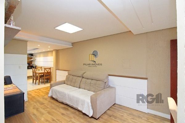 Casa em Porto Alegre, no bairro Hípica, com 2 dormitório(s), e 2 banheiros, à venda.