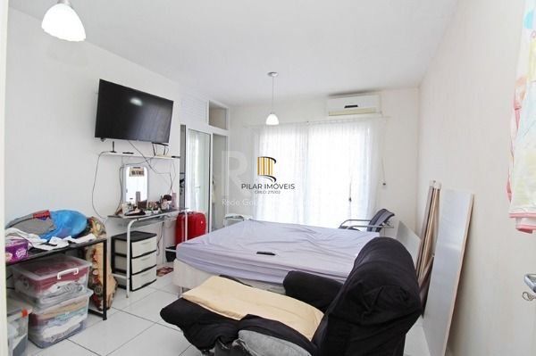 Casa em Porto Alegre, no bairro Aberta dos Morros, com 3 dormitório(s), e 3 banheiros, à venda.