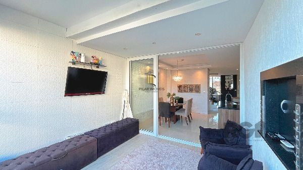 Casa em Porto Alegre, no bairro Hípica, com 3 dormitório(s), e 3 banheiros, à venda.