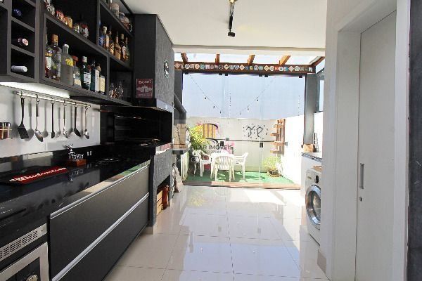 Casa em Porto Alegre, no bairro Hípica, com 2 dormitório(s), à venda.