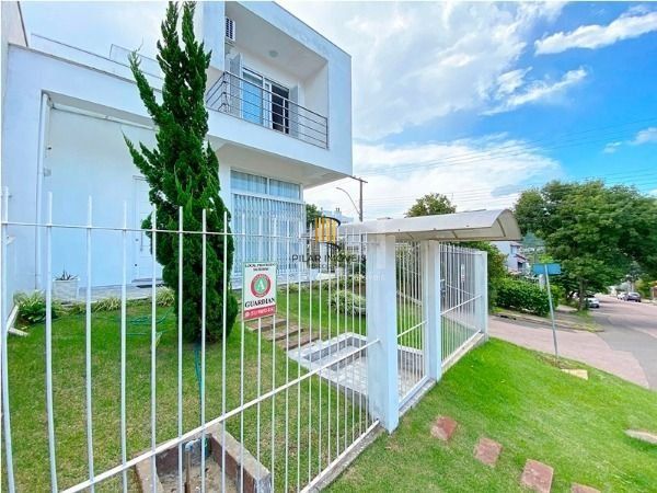 Casa em Porto Alegre, no bairro Aberta dos Morros, com 3 dormitório(s), e 3 banheiros, à venda.