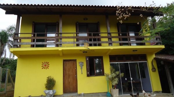 Sítio em Porto Alegre, no bairro Hípica, com 2 dormitório(s), e 2 banheiros, à venda.