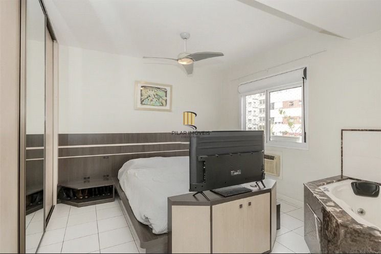 Apartamento com 2 dormitórios, 2 vagas, 65m2 coração do Menino Deus.