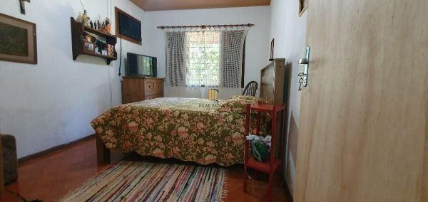 Casa em Porto Alegre, no bairro Ponta Grossa, com 3 dormitório(s), e 3 banheiros, à venda.