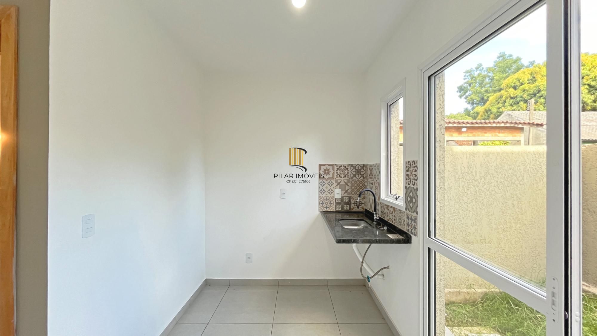 Casa Condominio em Porto Alegre, no bairro Vila Nova, com 2 dormitório(s), e 2 banheiros, à venda.