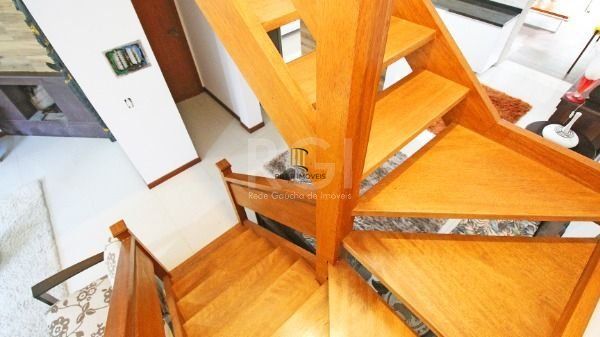 Casa em Porto Alegre, no bairro Hípica, com 3 dormitório(s), e 3 banheiros, à venda.