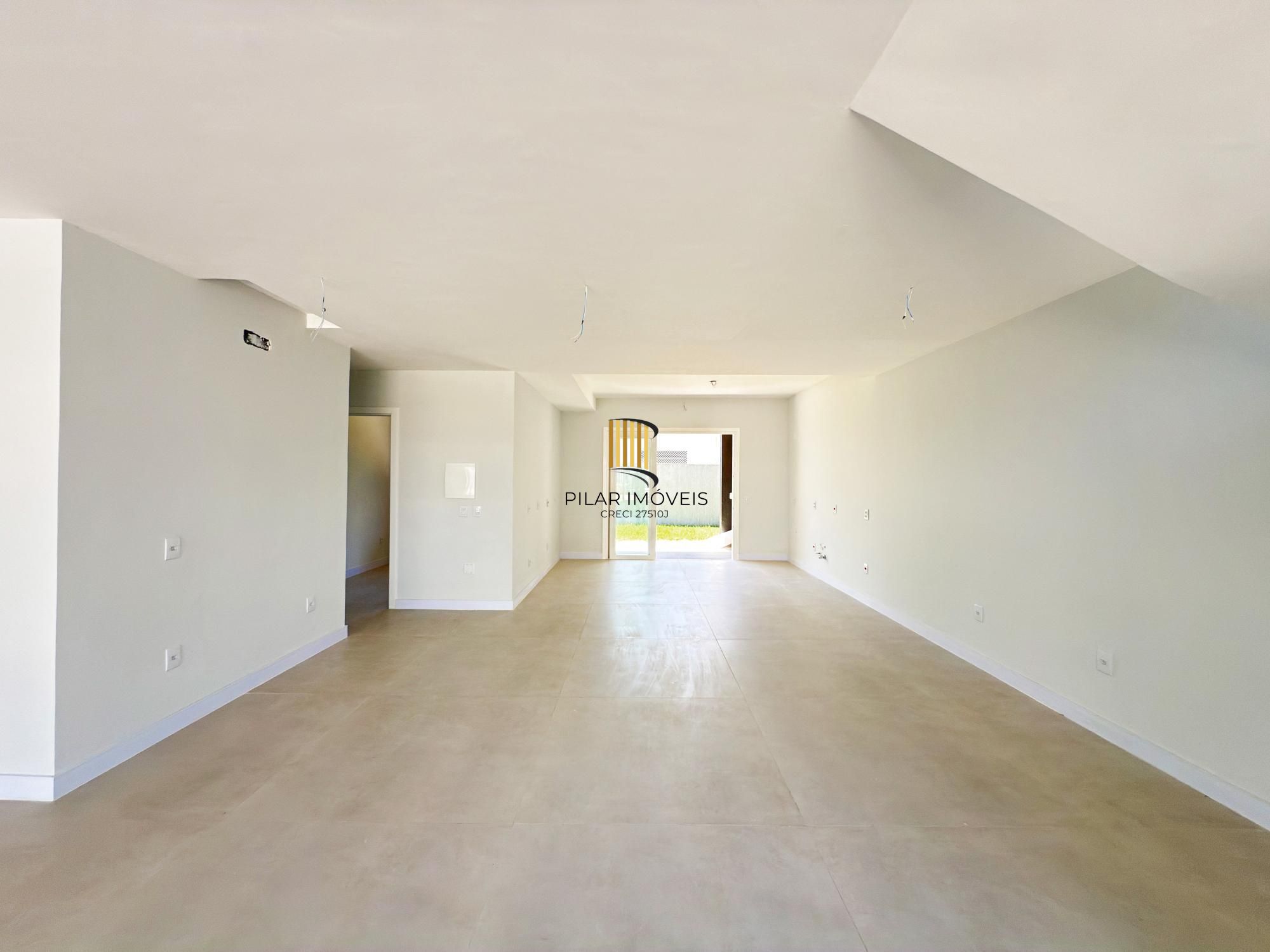 Casa 4 dormitórios( 1 dorm térreo) no Condomínio Villa Amalfi, na zona sul de Porto Alegre.