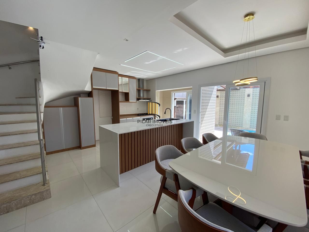 Casa em condomínio semimobiliada, no Lagos de Nova Ipanema