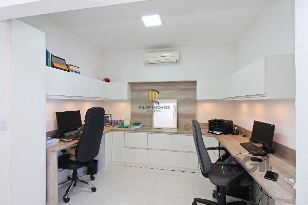Casa em Porto Alegre, no bairro Hípica, com 3 dormitório(s), e 3 banheiros, à venda.