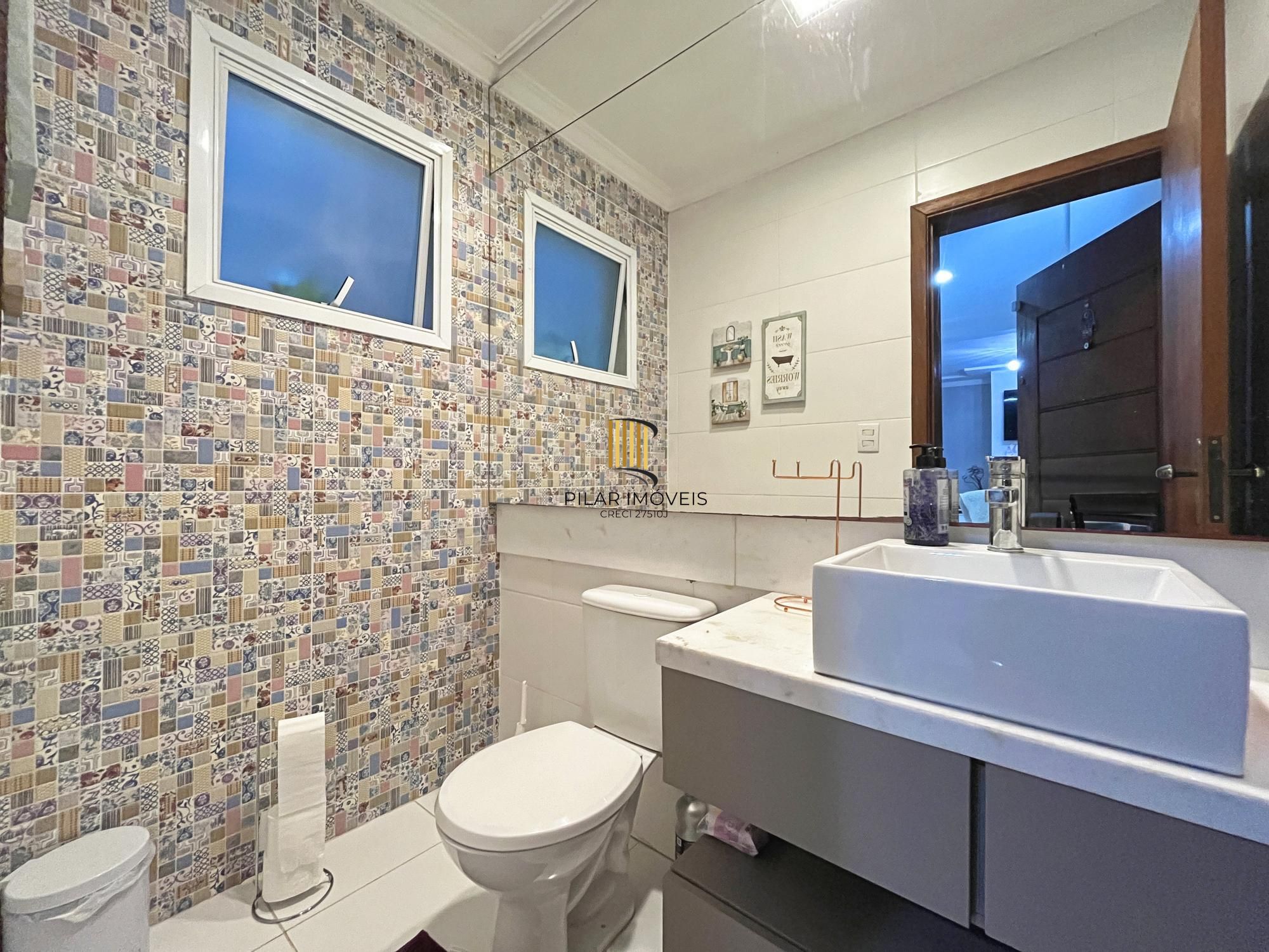 Casa para Venda - 270m², 3 dormitórios, sendo 1 suites, 2 vagas - Guarujá