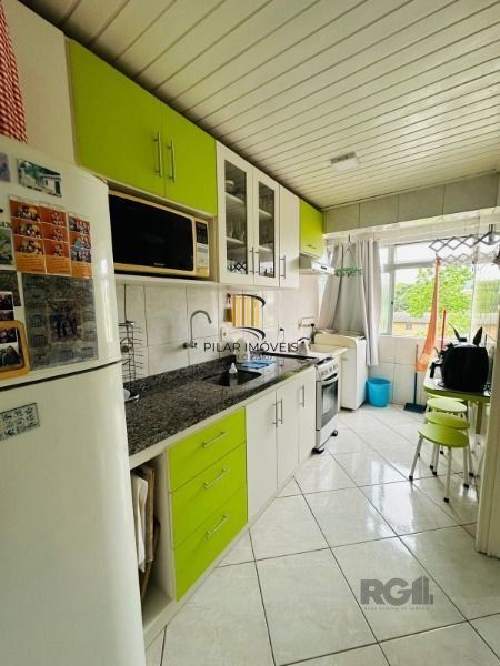 Apartamento em Porto Alegre, no bairro Cristal, com 2 dormitório(s), e 2 banheiros, à venda.