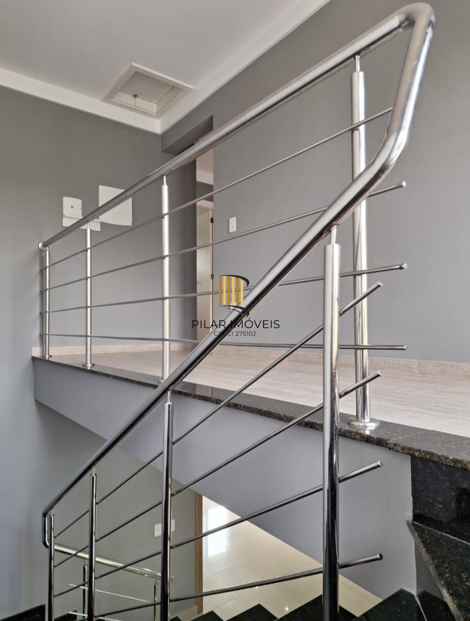 Casa 3 dormitórios no bairro Hípica