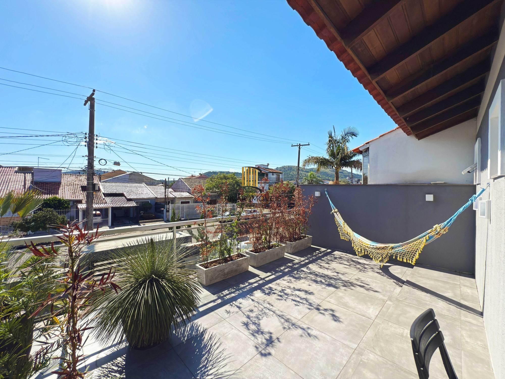 Em busca de uma casa espaçosa e cheia de comodidades no bairro Hípica