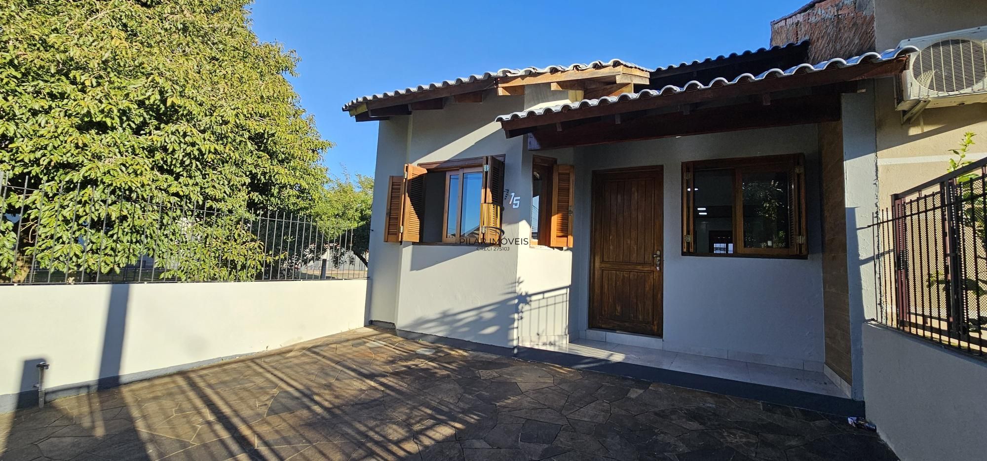 Casa 2 dormitórios no bairro Hípica