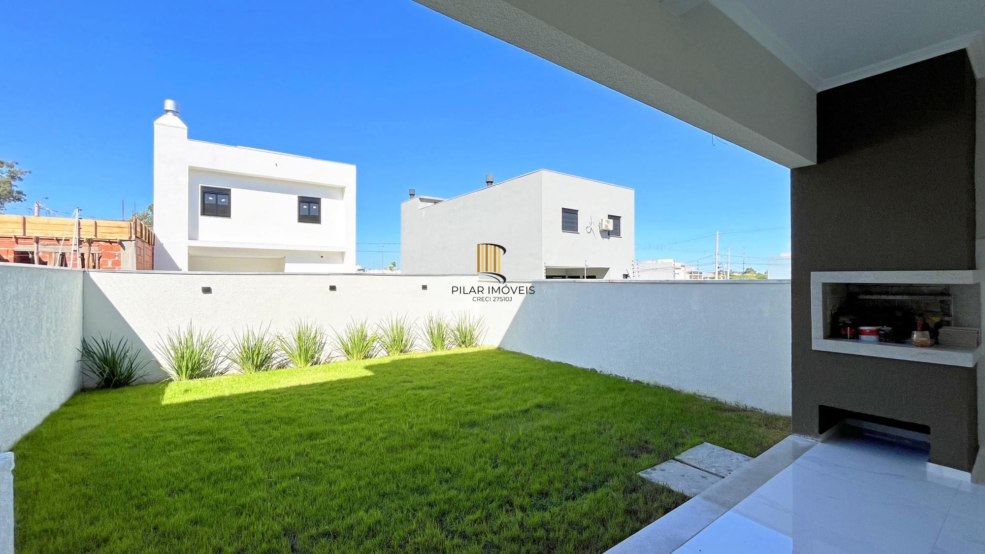 Casa em Porto Alegre, no bairro Hípica, com 3 dormitório(s), e 3 banheiros, à venda.
