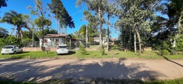 Sítio em Porto Alegre, no bairro São Caetano, com 5 dormitório(s), e 5 banheiros, à venda.