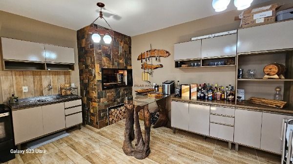 Casa em Porto Alegre, no bairro Hípica, com 3 dormitório(s), e 3 banheiros, à venda.