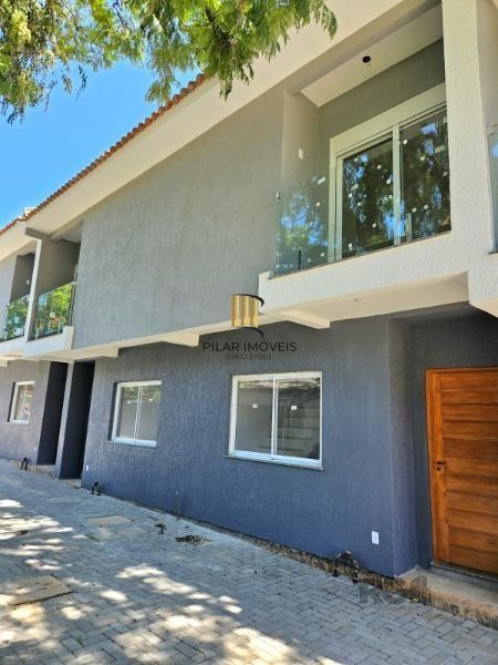 Casa Condominio em Porto Alegre, no bairro Nonoai, com 2 dormitório(s), e 2 banheiros, à venda.