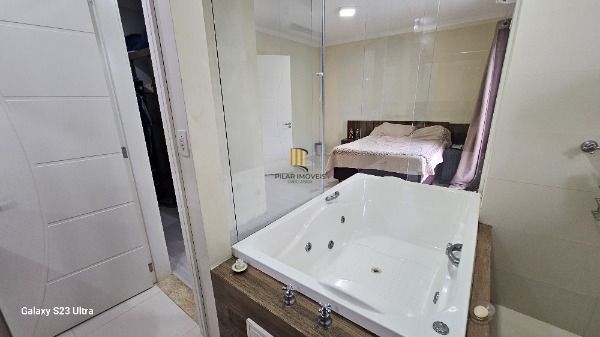 Casa em Porto Alegre, no bairro Hípica, com 3 dormitório(s), e 3 banheiros, à venda.
