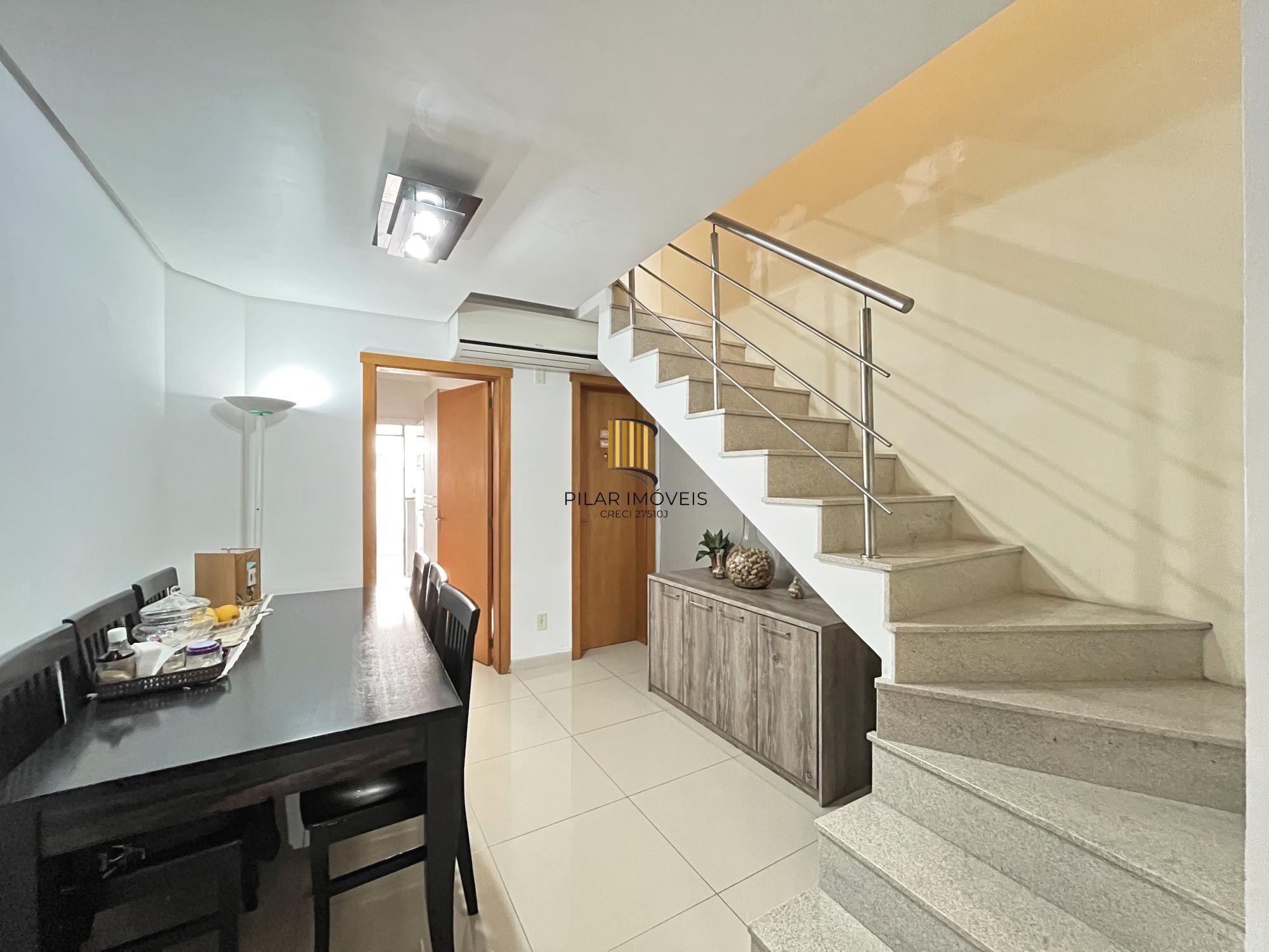 Casa 2 dormitórios no bairro Hípica