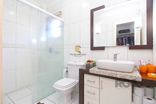 Casa Condominio em Porto Alegre, no bairro Vila Nova, com 3 dormitório(s), e 3 banheiros, à venda.