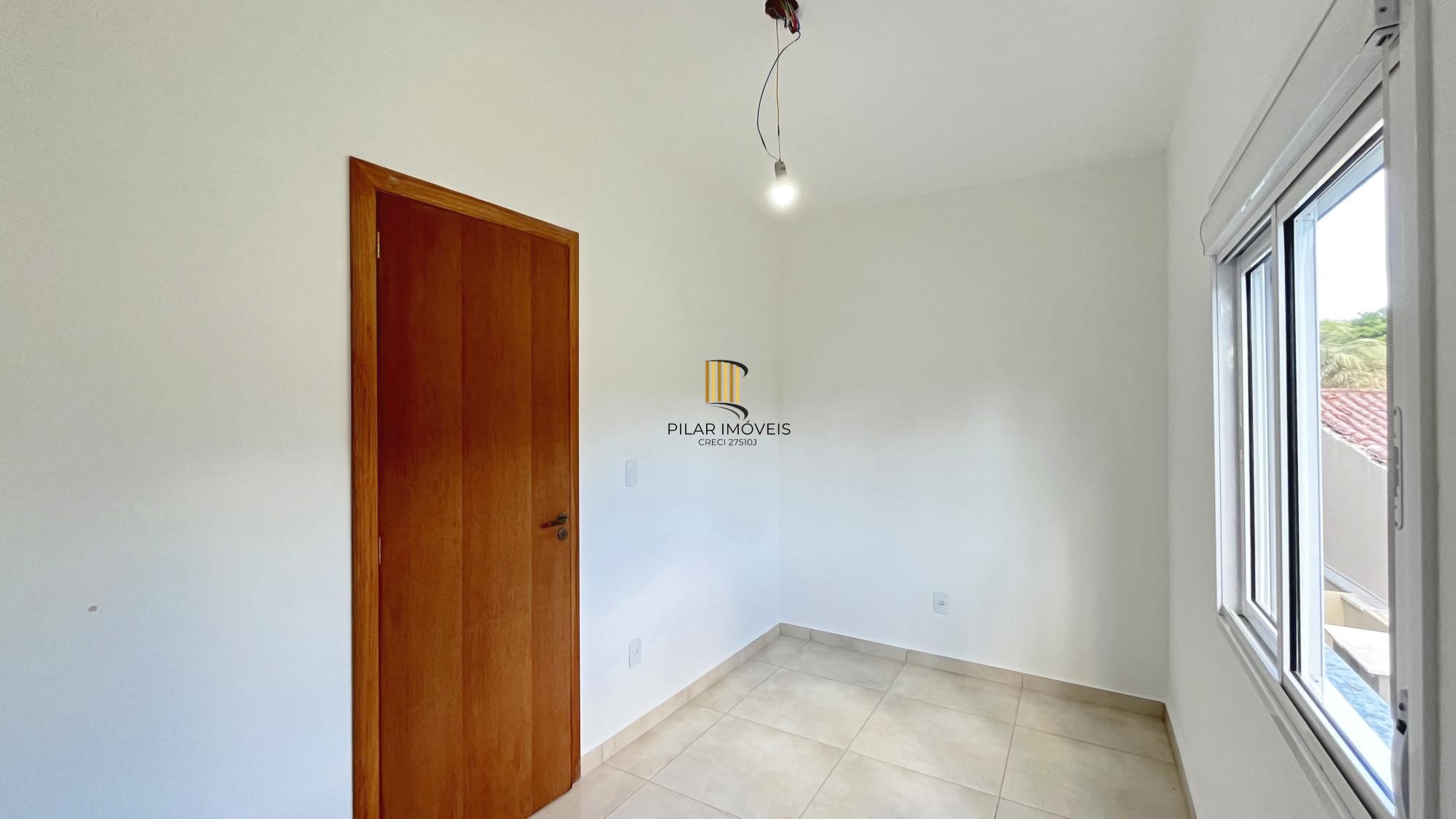 Casa Condominio em Porto Alegre, no bairro Vila Nova, com 2 dormitório(s), e 2 banheiros, à venda.