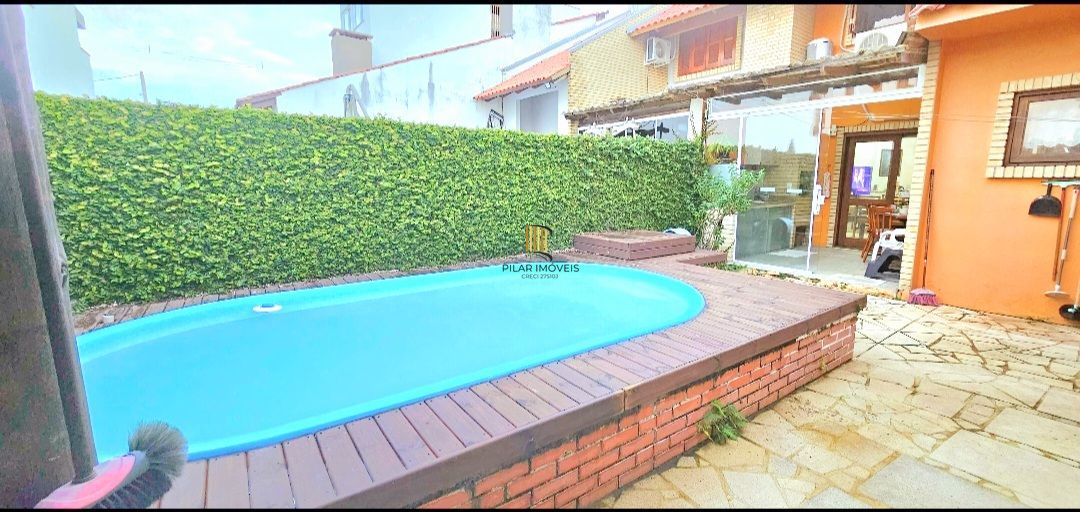 EXCELENTE Sobrado com 4 dormitórios sendo um no andar térreo, no Residencial Lagos de Nova Ipanema.