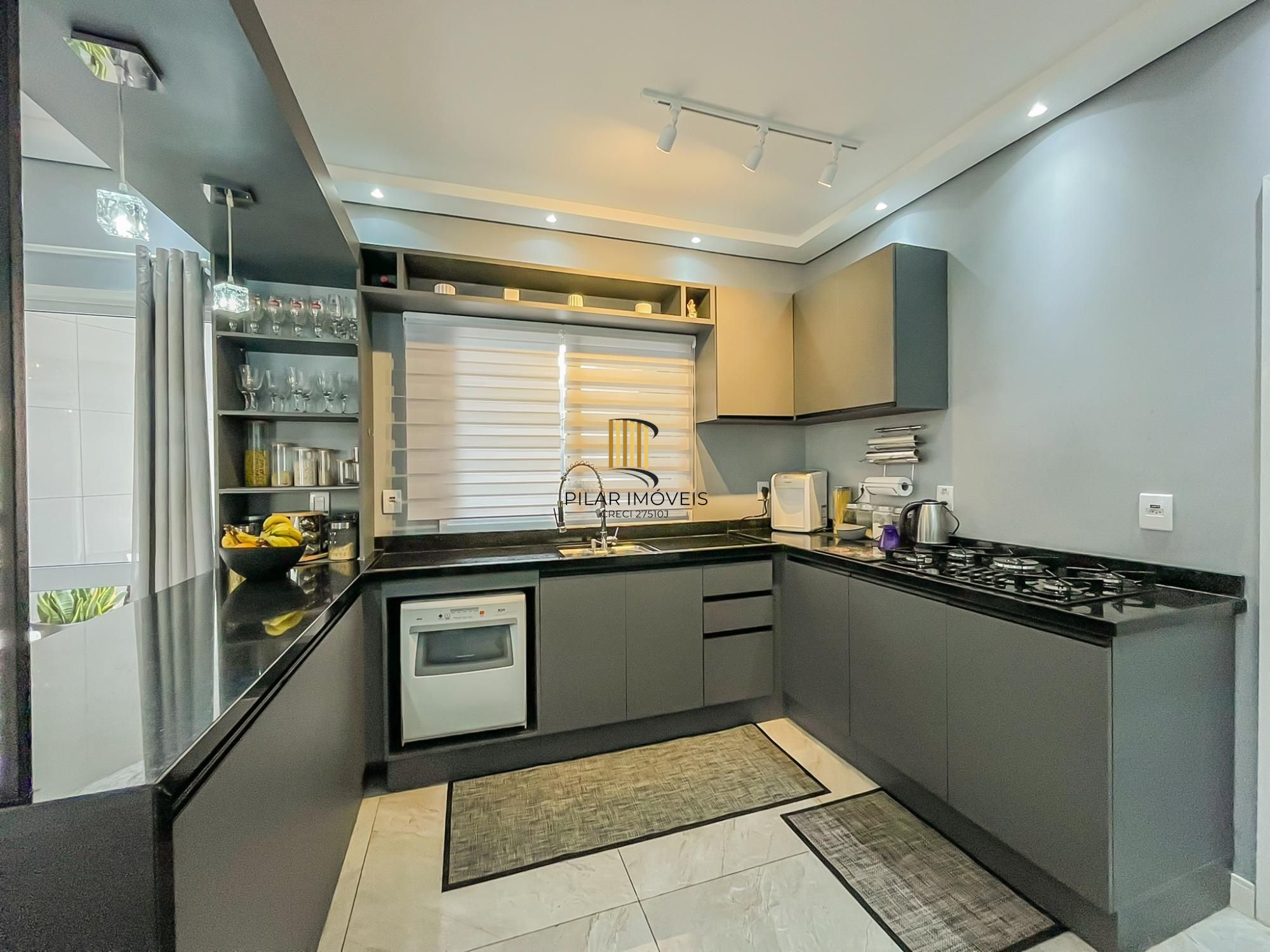 Casa 3 dormitórios no bairro Hípica