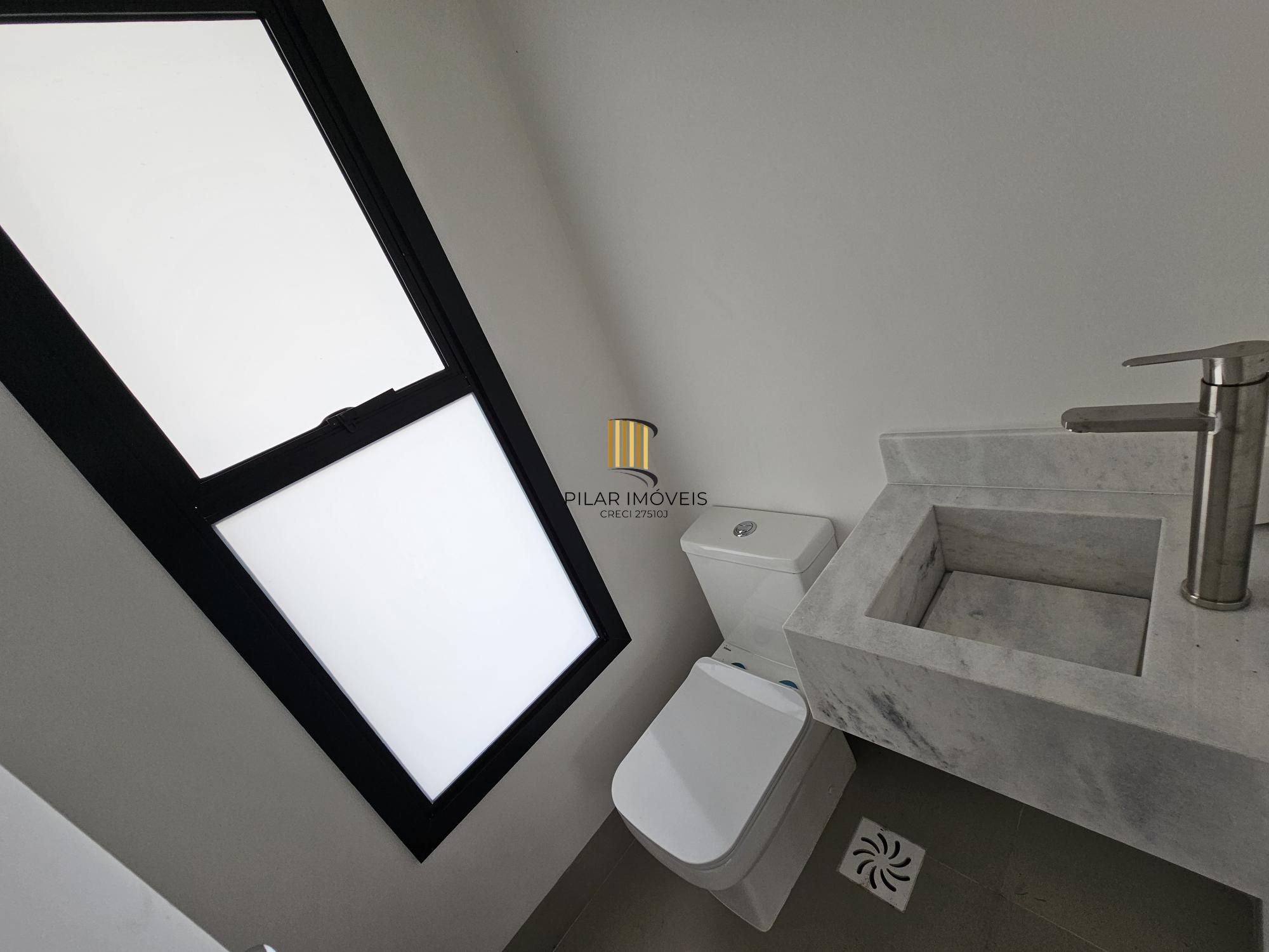 Casa Condominio em Porto Alegre, no bairro Campo Novo, com 3 dormitório(s), e 3 banheiros, à venda.